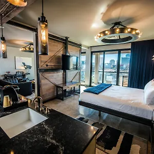 Hotel Found Re, Phoenix